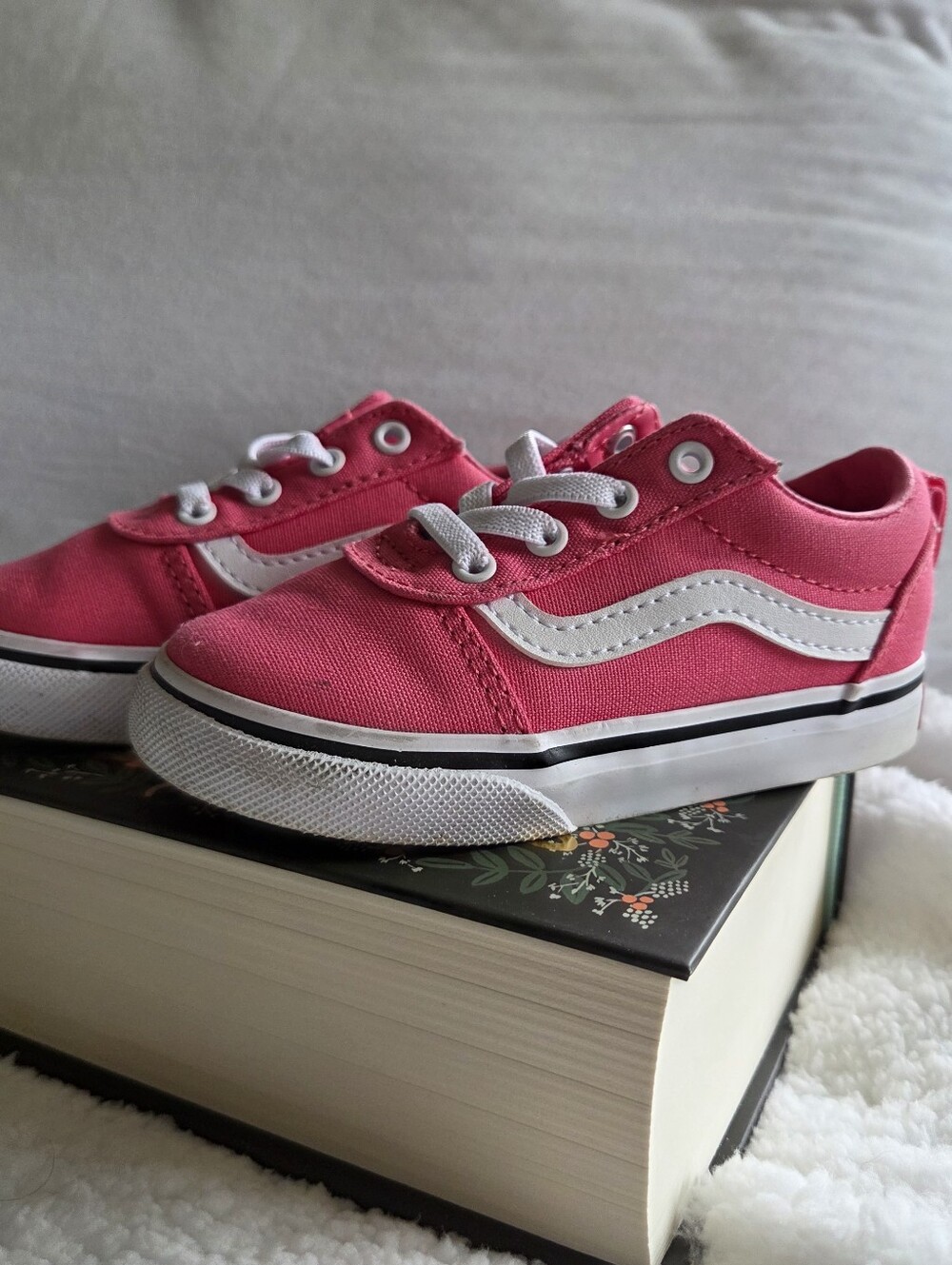 Vans Kids Bright Pink & White Low-Top Canvas Sneakers – Size 7 Toddler (NWOT)